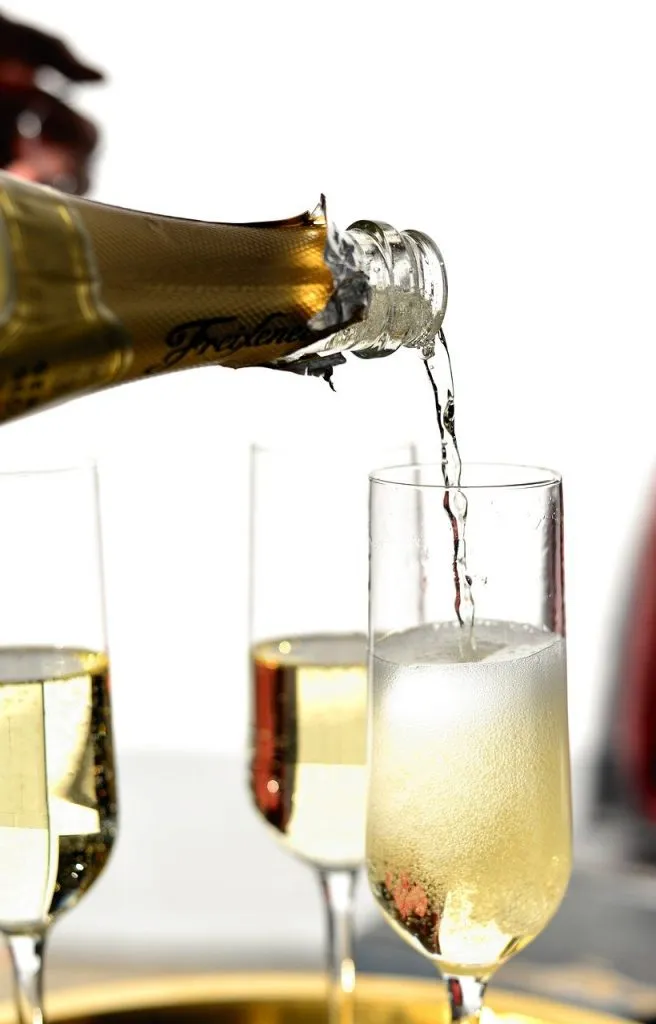 sparkling wine, pour a, champagne pouring-4000697.jpg