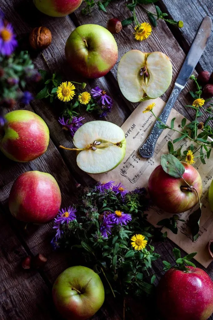 apples, garden, wooden desk-2023401.jpg
